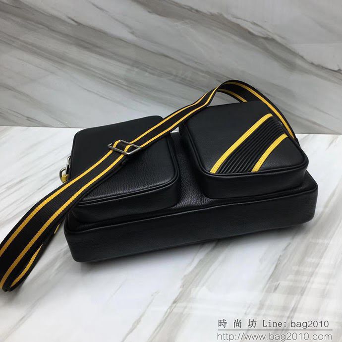 GlVENCHY紀梵希 29917 倒立白字黑色配紅 男款 單肩斜挎包  tsg1000